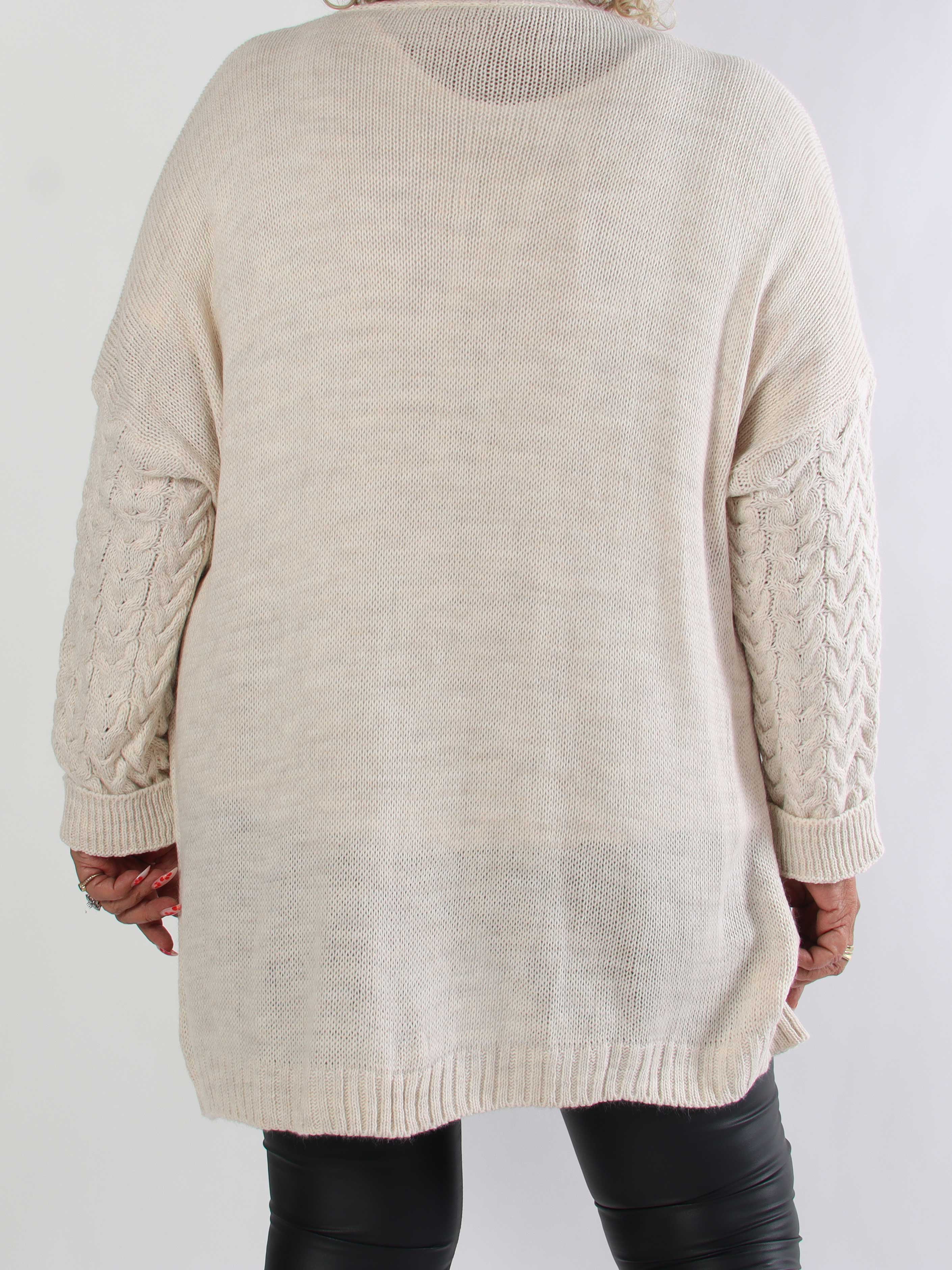 Gladys - Plus size strikcardigan i klassisk kabelstrik med fine træknapper